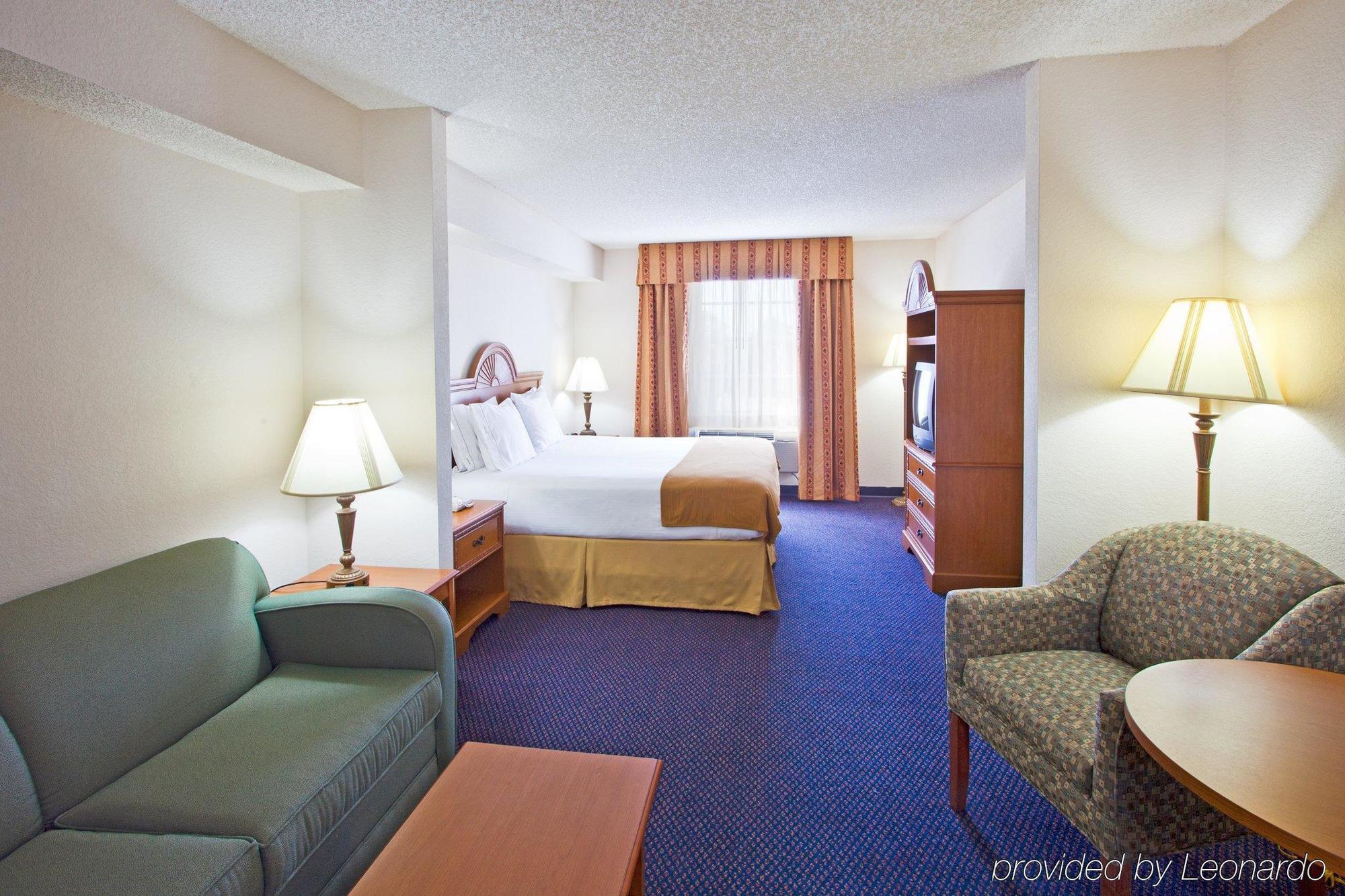 Holiday Inn Express Hotel & Suites Bonita Springs/Naples By Ihg Стая снимка